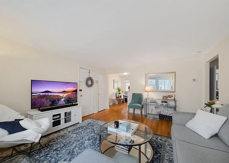 924 Massachusetts Ave #1
