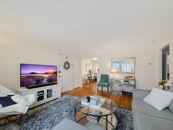924 Massachusetts Ave APT 1, Arlington, MA 02476