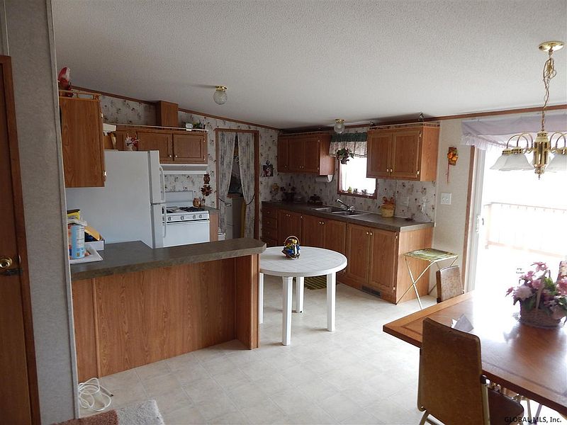 5th image of 121 W LYKERS Road