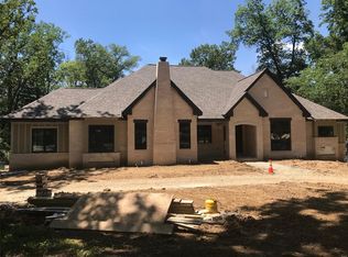 107 Frontenac Forest St, Saint Louis, MO 63131