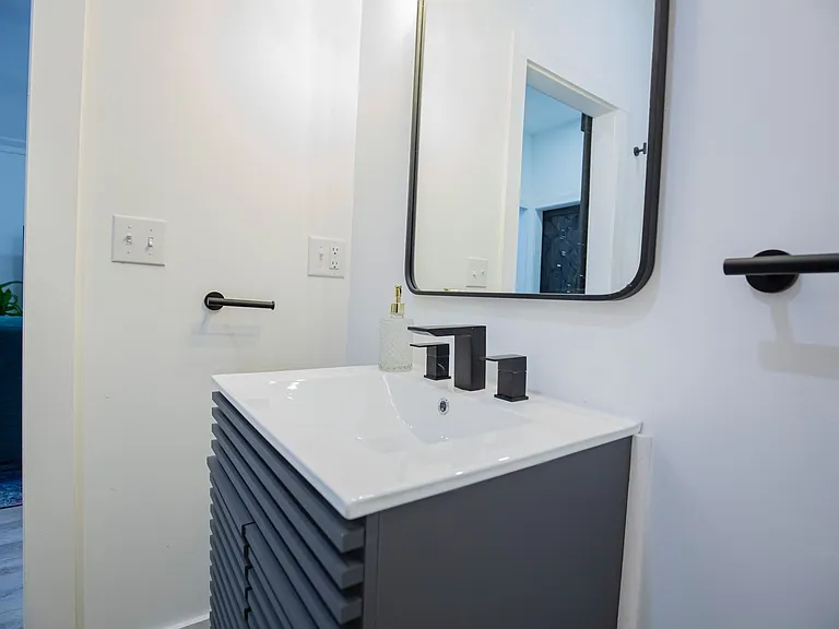 127B Howe St #2 — Photo 13