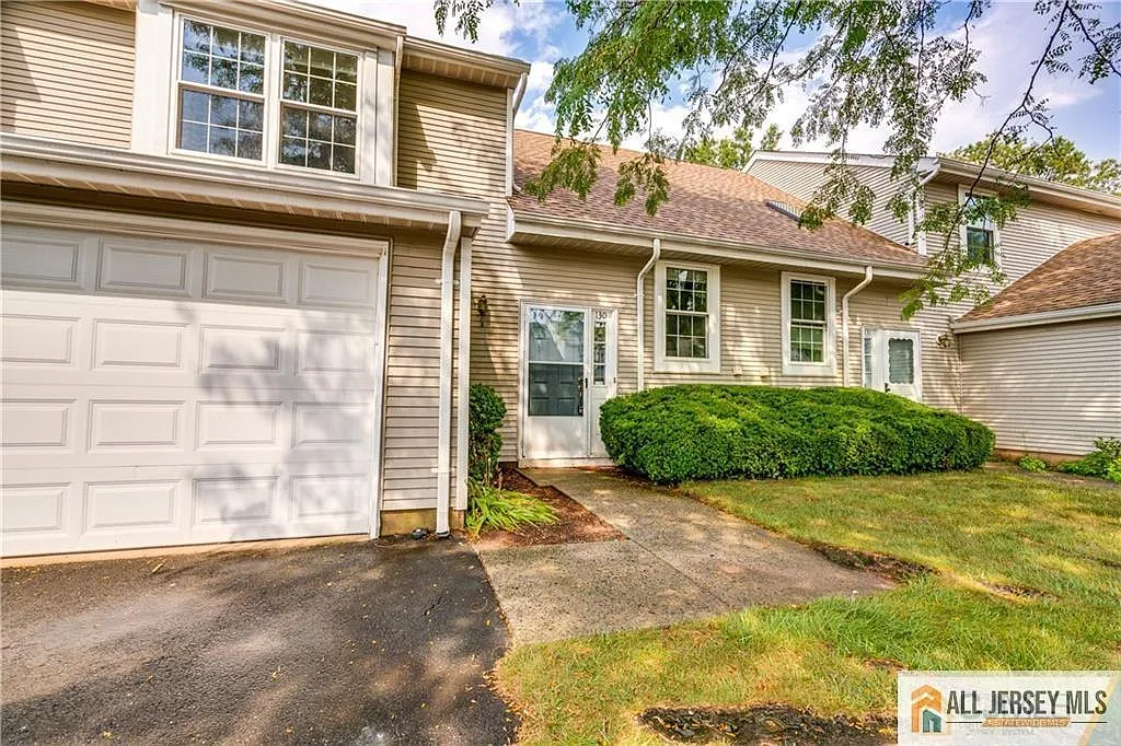 2 bed, 2.5 bath, 1336 sqft, $3,500 — Photo 2
