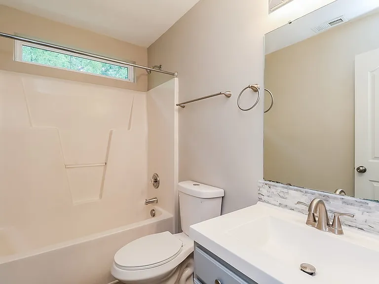 142 Hampshire Dr — Photo 16