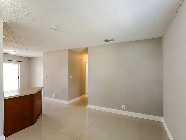 1558 NW 7th Ln — Photo 4