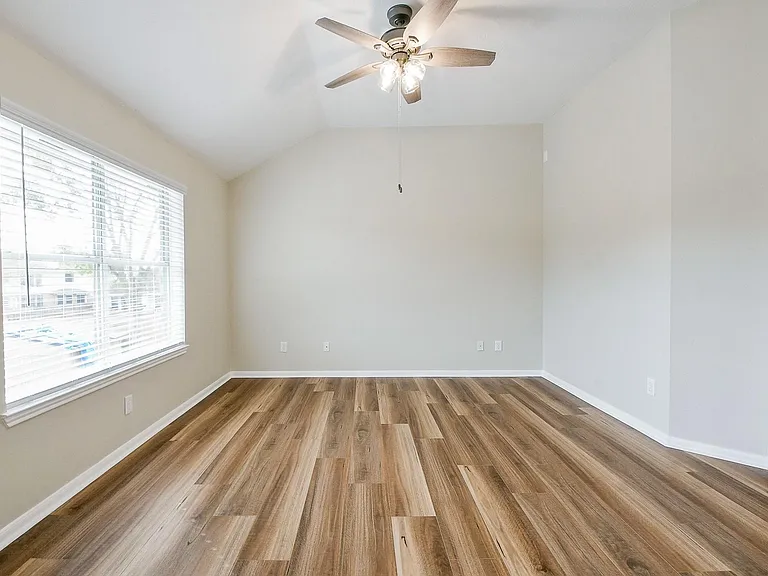 815 Robins Way — Photo 34