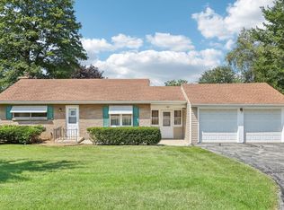 601 N 121st St, Wauwatosa, WI 53226