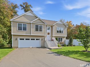 9 Winthrop Drive, Farmington, CT 06032