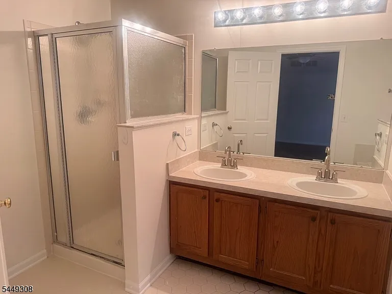 32 Chesterfield Ct — Photo 12