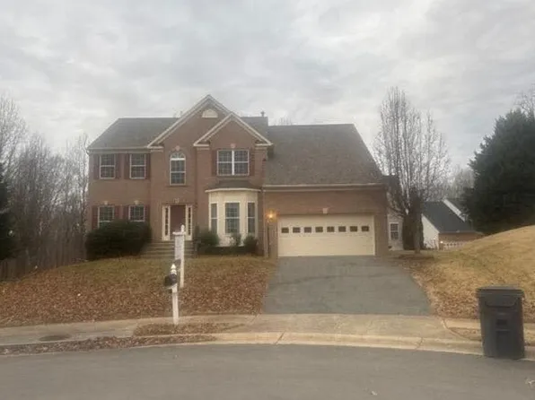2 Basalt Dr, Fredericksburg, VA 22406