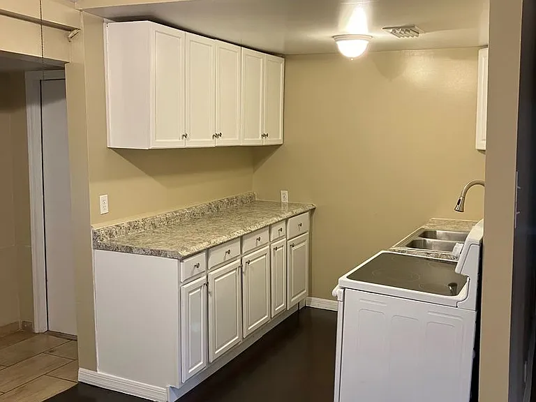 1151 Bender Ave — Photo 4