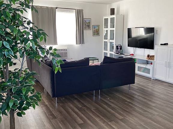 2nd image of 12349 Oxnard St APT 11