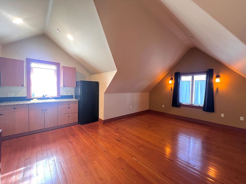 1st image of 419 Sheldon St