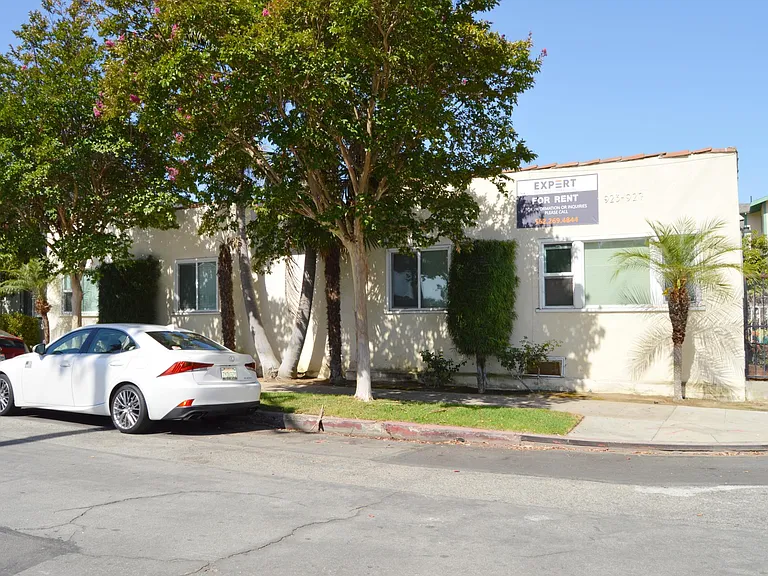 917 Grand Ave — Photo 11