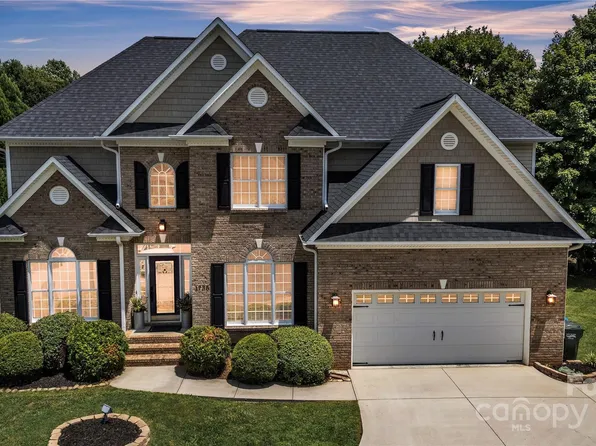 1735 30th Avenue Pl NE, Hickory, NC 28601