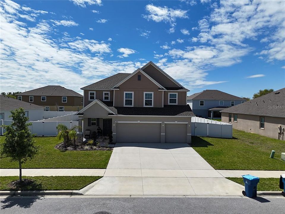 1st image of 923 Fieldstone Way
