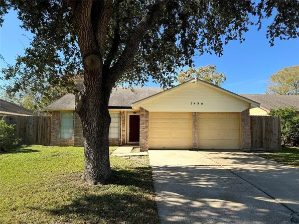 7430 Lobera Dr, Houston, TX 77083