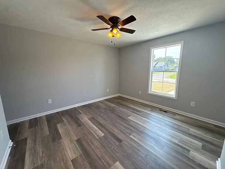 307 W Coffee St — Photo 9