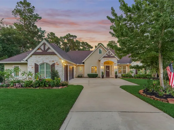 10 Westlyn Ln, Montgomery, TX 77356