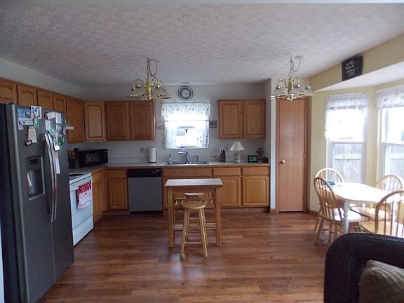 4th image of 446 Greenhill Dr