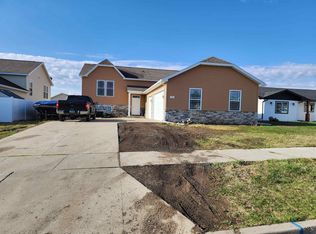 10 Mulberry Loop, Minot, ND 58703
