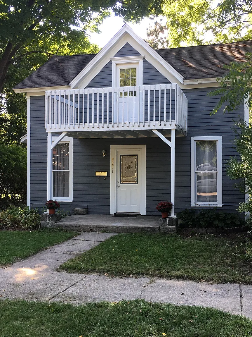 827 Rose Ave photo 1