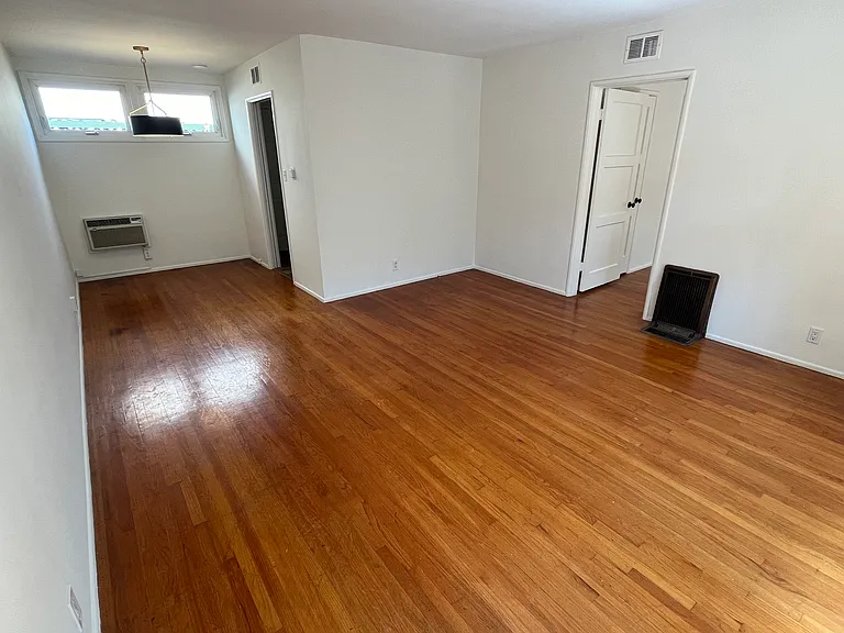 58 N Wilson Ave #60 — Photo 5