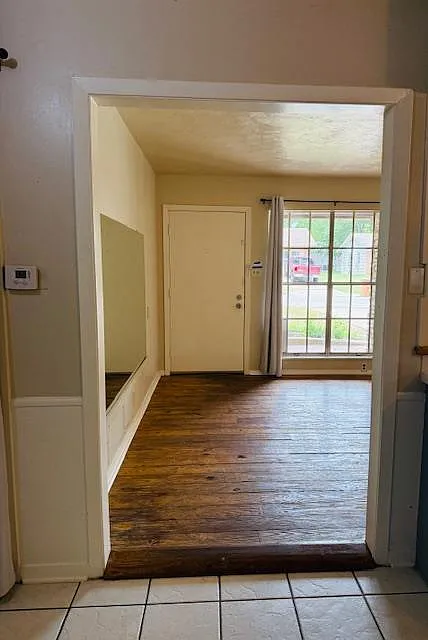 2 bed, 1.0 bath, 1224 sqft, $2,300 — Photo 2