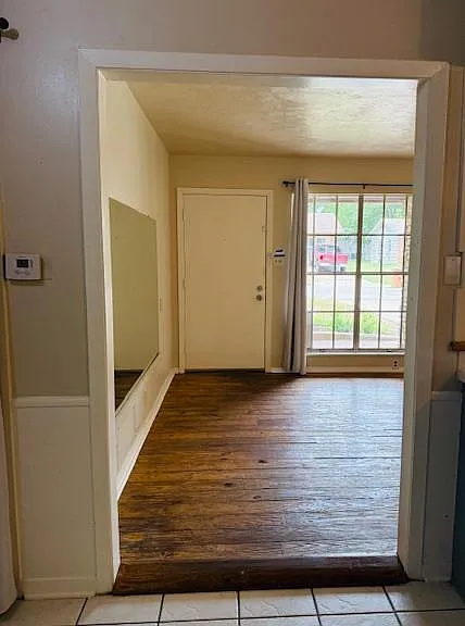 2705 Sherwood Ln — Photo 2