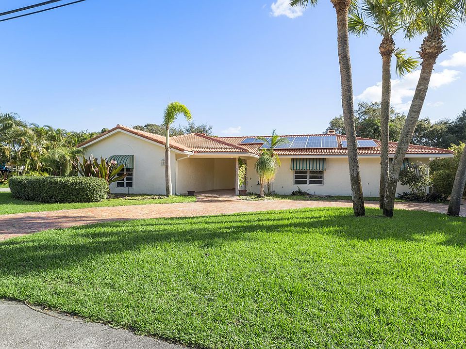 1st image of 610 NW 9th Ct