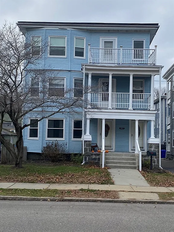2 bed, 1.0 bath, 1300 sqft, $3,200 — Photo 1