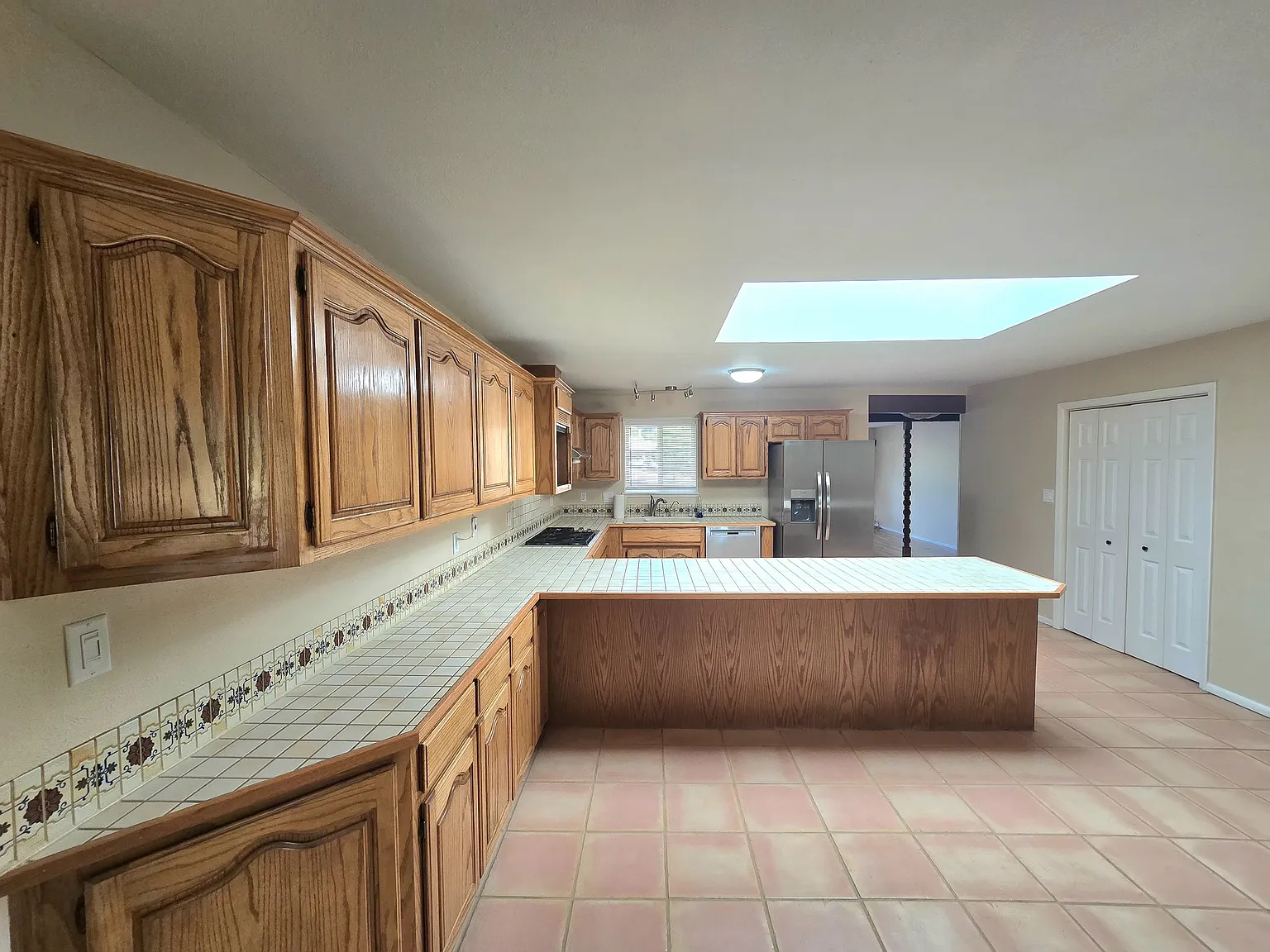 3 bed, 2500 sqft, $3,950 — Photo 4