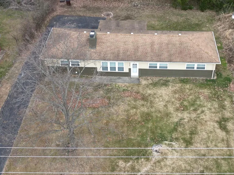 3046 Brookwood Dr — Photo 2