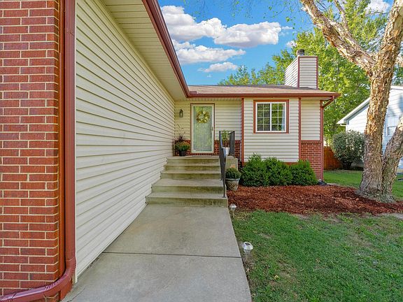 3rd image of 1206 N Manchester Ct