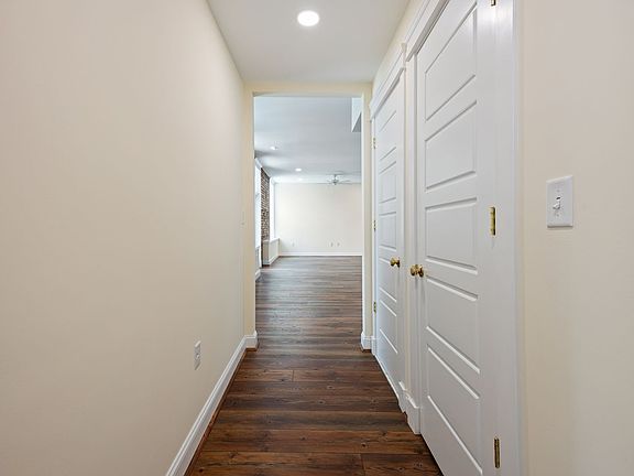 4th image of 913 Greenway Ct APT 2