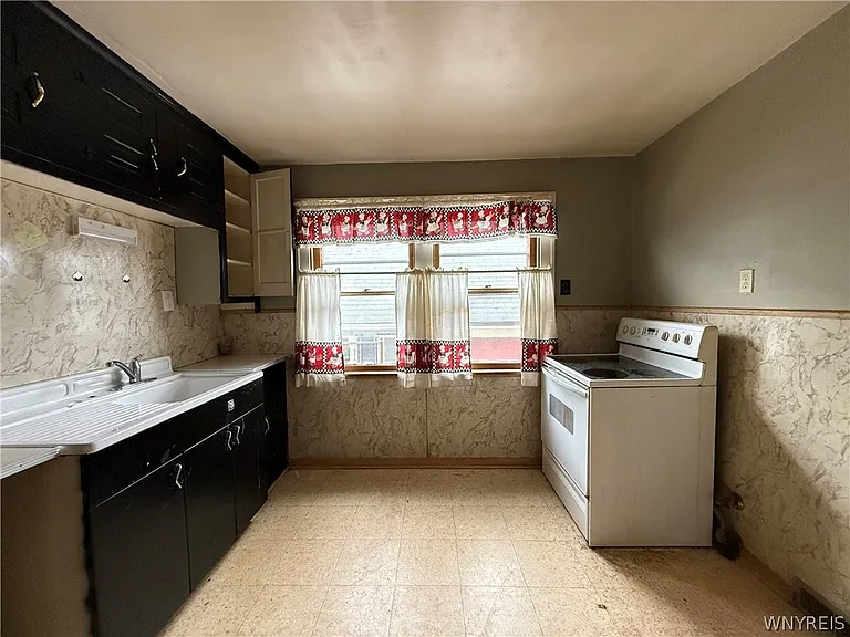 733 Lasalle Ave — Photo 3