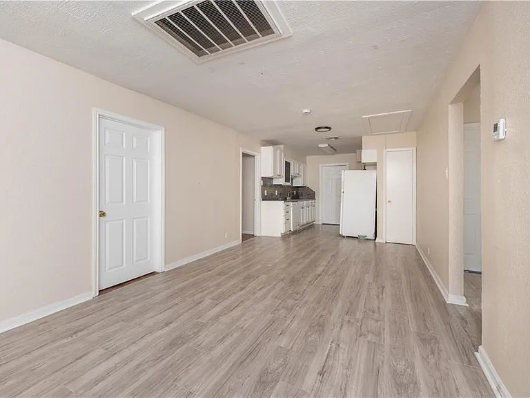 1217 Baywood Ln — Photo 7