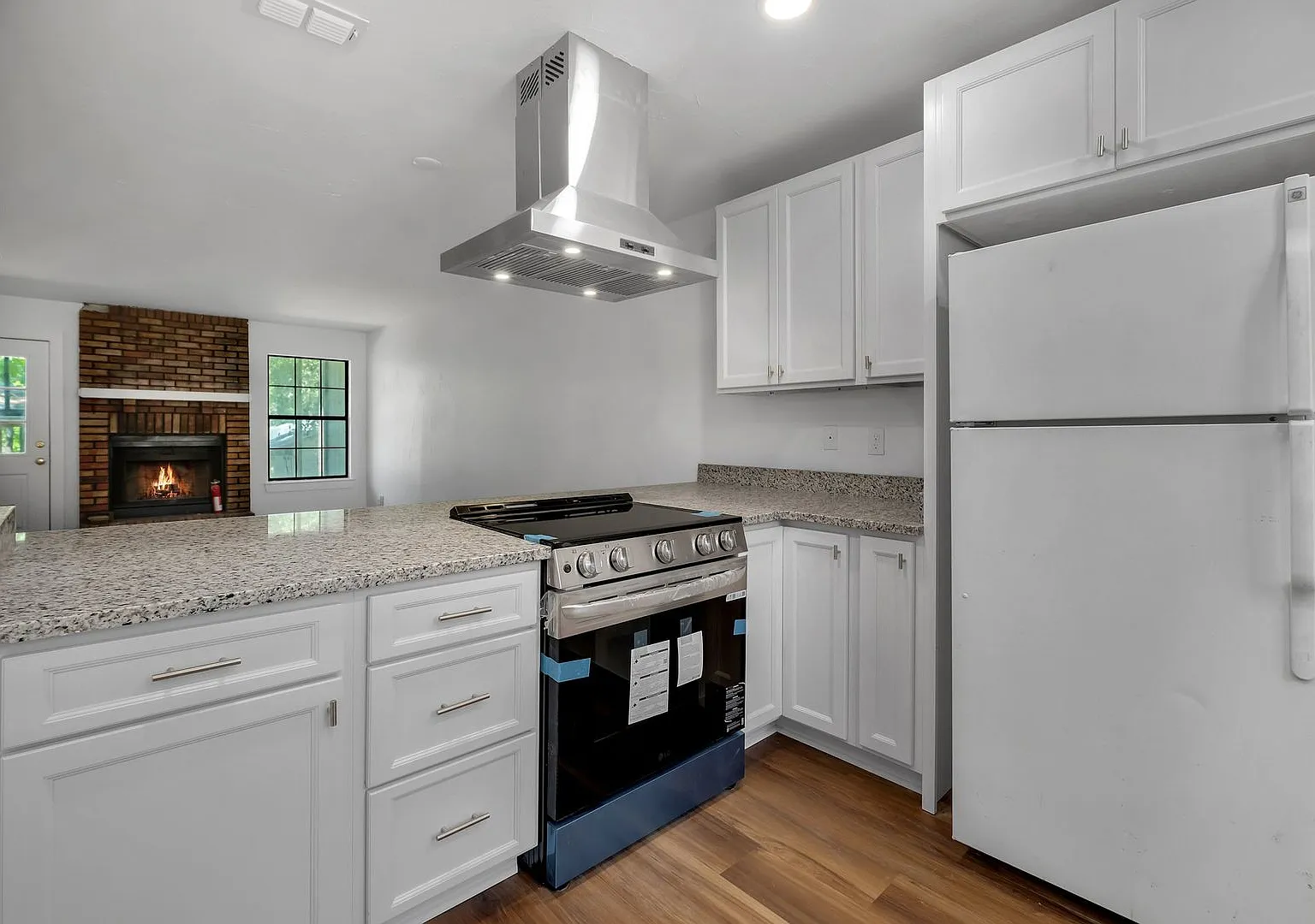 2956 Woodrich Dr — Photo 2