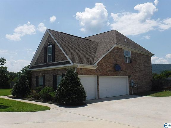 2nd image of 5000 Willow Creek Dr SE