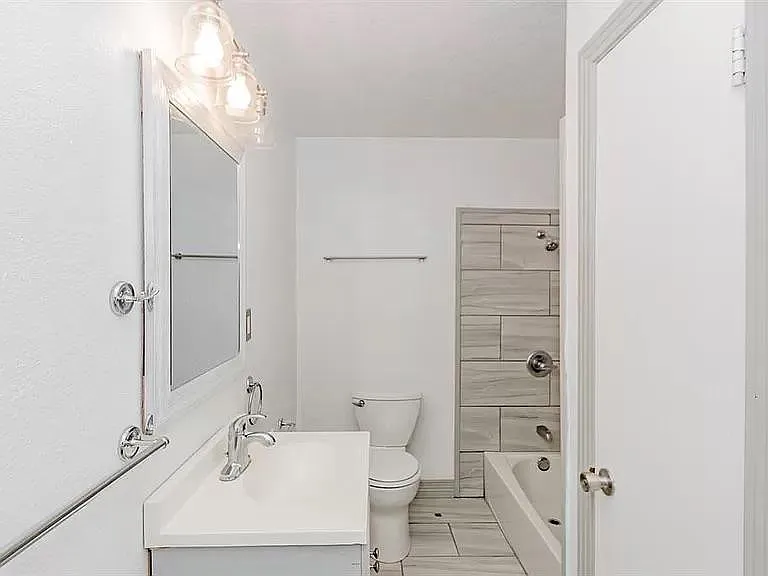 4230 W Broadway St — Photo 16
