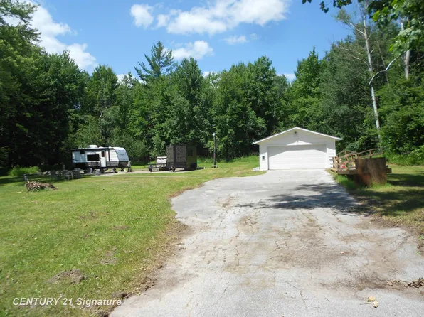 4712 W Berry Rd, Sterling, MI 48659