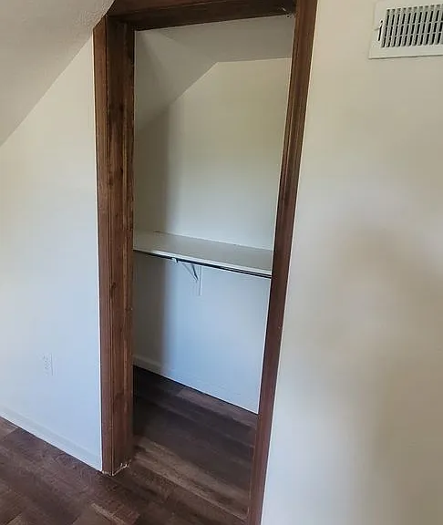 617 Center St — Photo 13