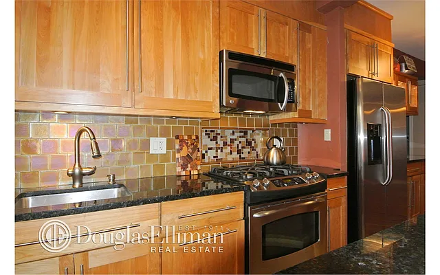 Sold by Douglas Elliman | media 15