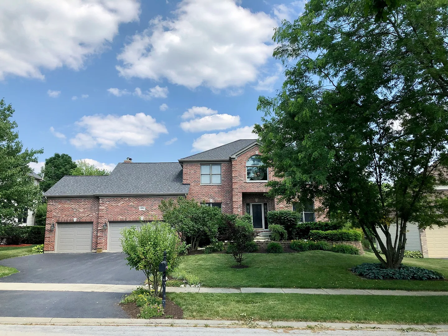894 Edgewood Dr photo 1