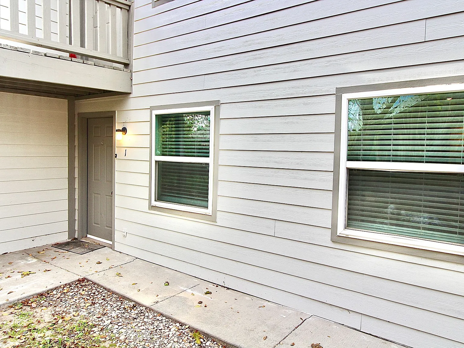 312 Falcon Ct — Photo 2