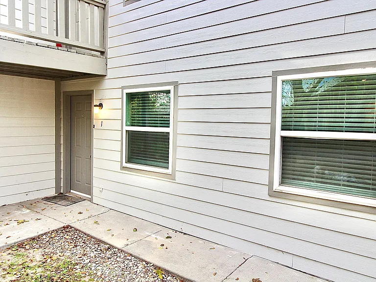 312 Falcon Ct — Photo 2