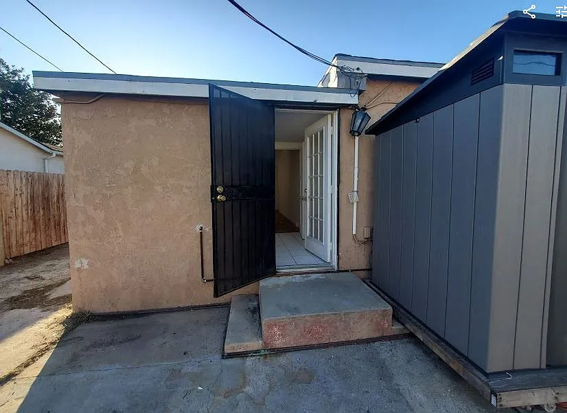 Building Photo - 2830 Alberta St #2