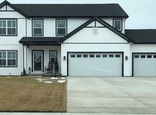 101 Shady Ln, Monticello, IL 61856