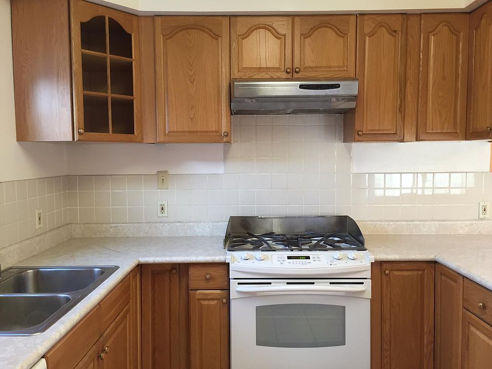 1st image of 266 S Walnut Grove Ave