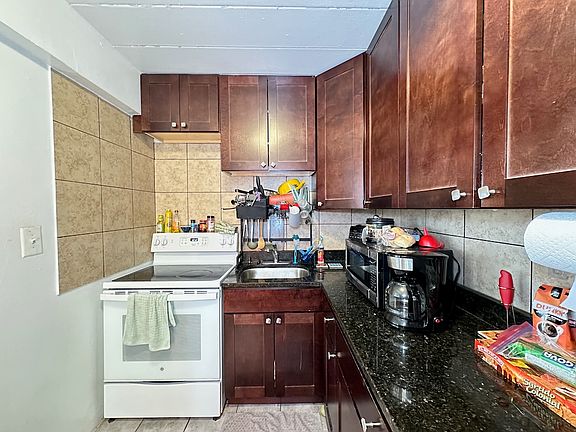 4th image of 1360 W Touhy Ave #904