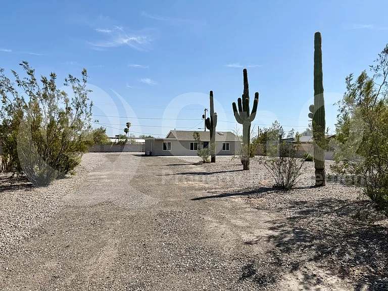 11319 E 5th Ave — Photo 3